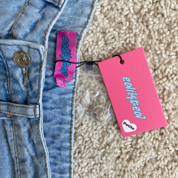 Edikted Petite Raelynn Low Rise Jeans - Picture 7 of 7